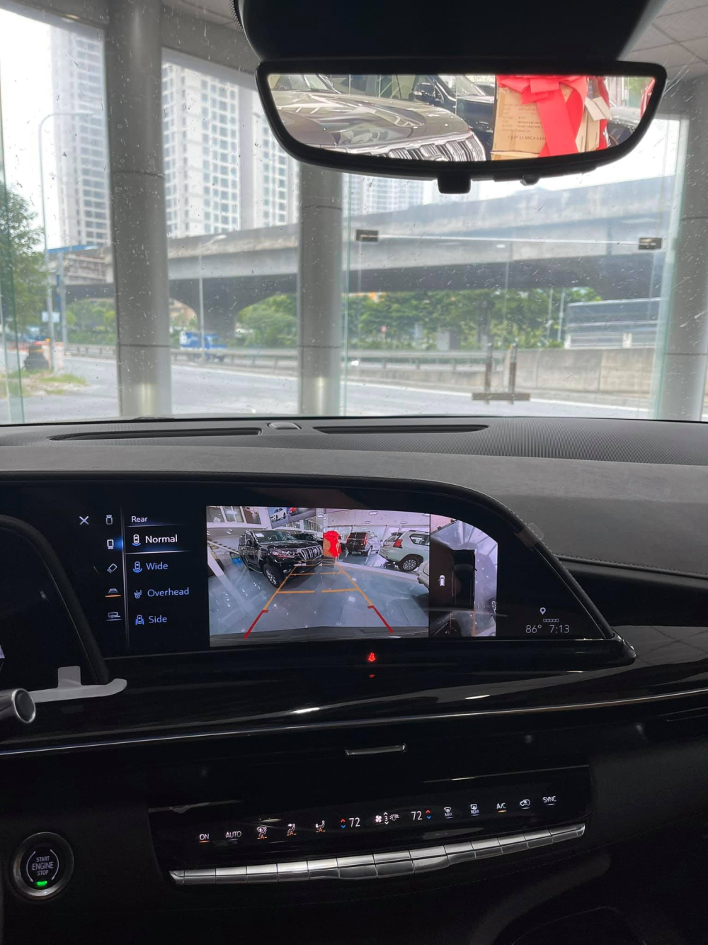 Màn hình giải trí có kích thước lên đến 16,9 inch với với mật độ pixel gấp đôi tivi 4K Màn hình giải trí có kích thước lên đến 16,9 inch với với mật độ pixel gấp đôi tivi 4K