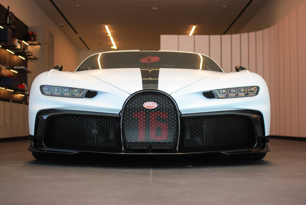 Chiron Pur Sport trong đại lý Bugatti Singapore Chiron Pur Sport trong đại lý Bugatti Singapore