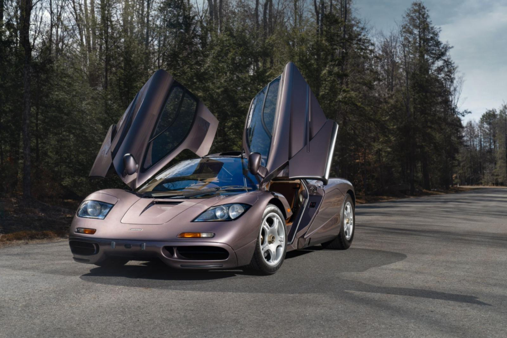 Phía trước của chiếc McLaren F1 1995 trị giá 20,465 triệu USD Phía trước của chiếc McLaren F1 1995 trị giá 20,465 triệu USD
