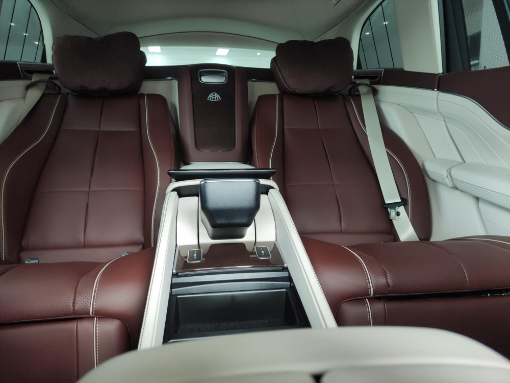 Hàng ghế sau của Mercedes-Maybach GLS 600 2021