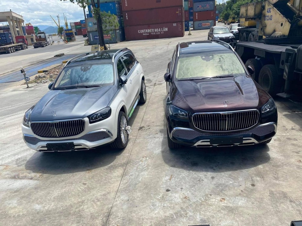 Cặp đôi Mercedes-Maybach GLS 600 2021 2 màu từng được mang về nước cùng lúc