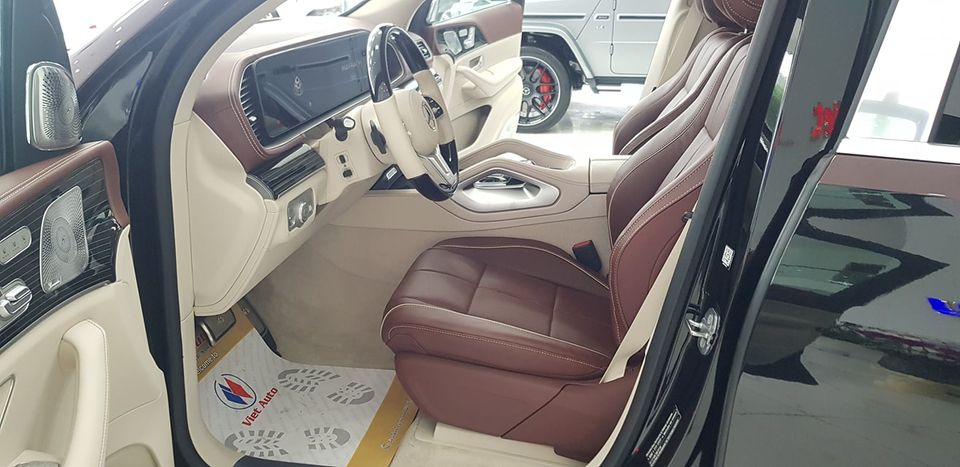 Đỏ-trắng hoặc kem được nhiều khách hàng Việt lựa chọn cho khoang lái của Mercedes-Maybach GLS 600 2021