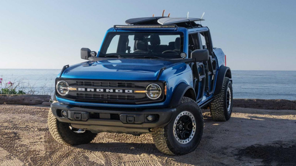 Ph&iacute;a trước của Ford Bronco Riptide