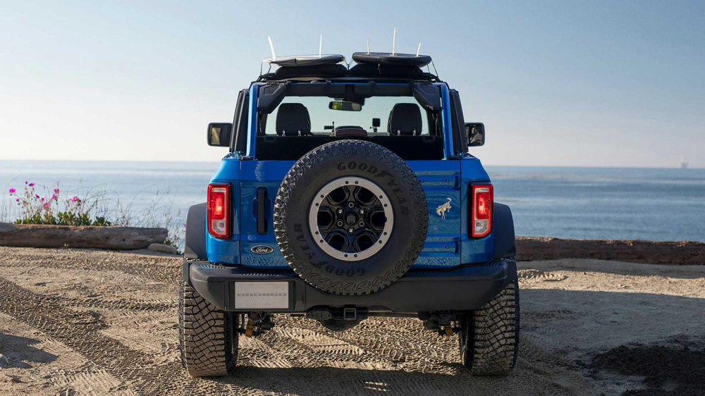 Ph&iacute;a sau của Ford Bronco Riptide