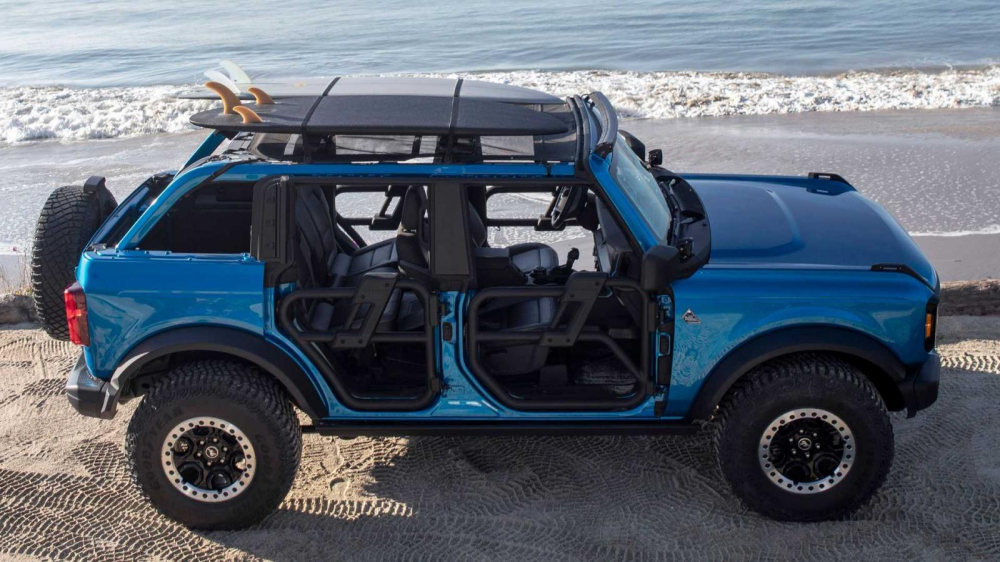 Ford Bronco Riptide l&agrave; phương tiện l&yacute; tưởng cho c&aacute;c b&atilde;i biển