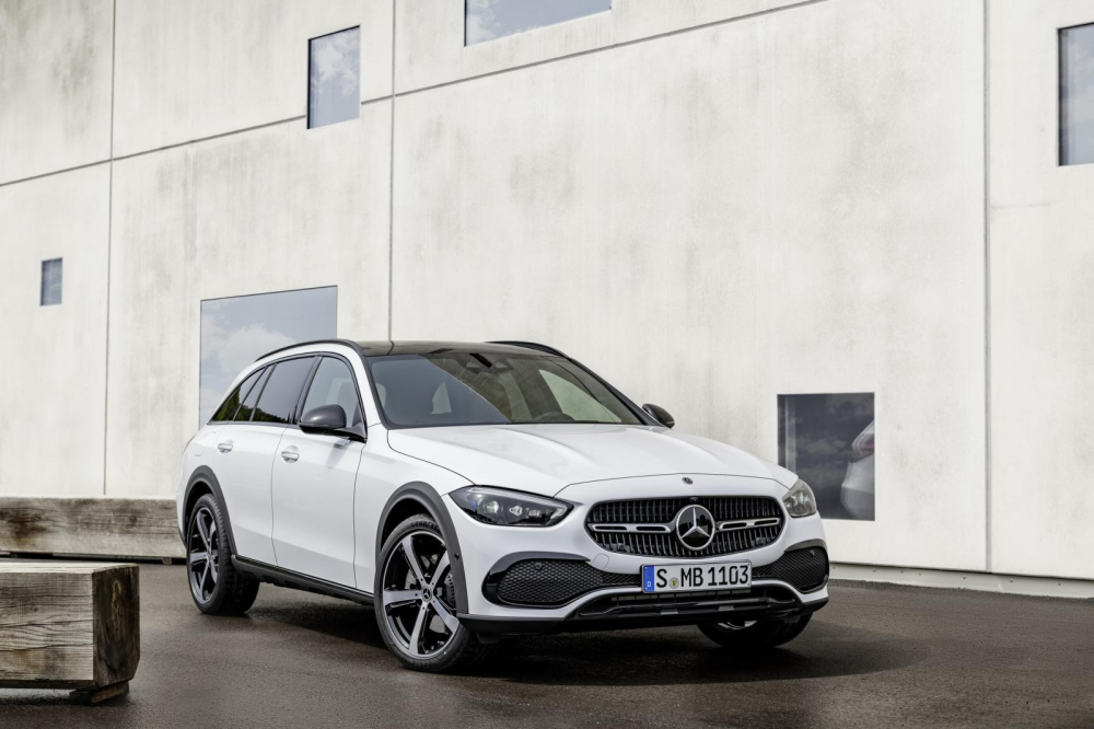 All Terrain l&agrave; phi&ecirc;n bản gầm cao, m&aacute;i tho&aacute;ng của Mercedes-Benz C-Class 2022