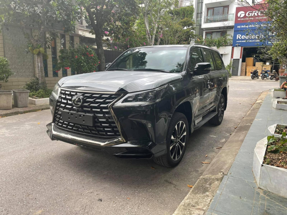 Doanh nhân Thái Nguyên đã chờ đợi nửa năm mới nhận bàn giao xe Lexus LX570 phiên bản Black Edition 2021 đầu tiên về dải đất hình chữ S Doanh nhân Thái Nguyên đã chờ đợi nửa năm mới nhận bàn giao xe Lexus LX570 phiên bản Black Edition 2021 đầu tiên về dải đất hình chữ S