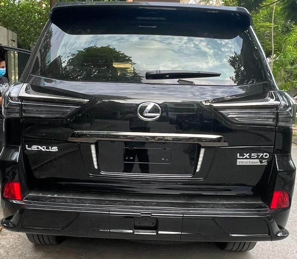 Thiết kế đuôi xe Lexus LX570 Black Edition 2021 Thiết kế đuôi xe Lexus LX570 Black Edition 2021
