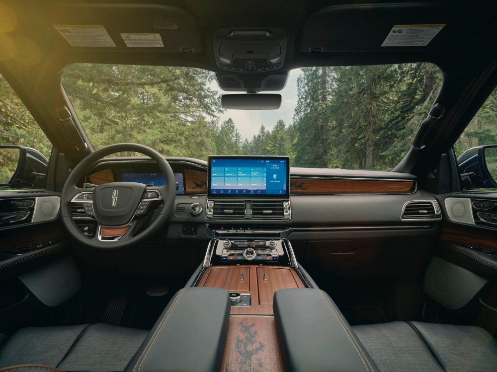 Nội thất b&ecirc;n trong Lincoln Navigator 2022