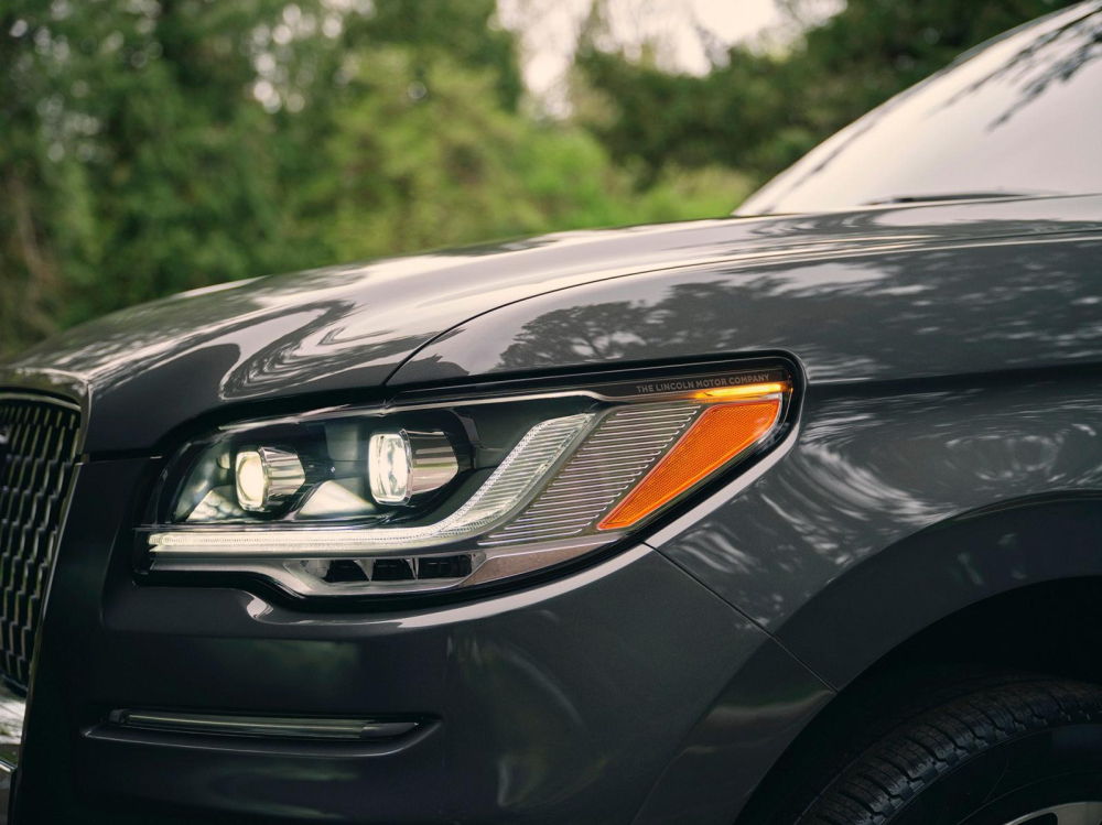 Đ&egrave;n pha của Lincoln Navigator 2022