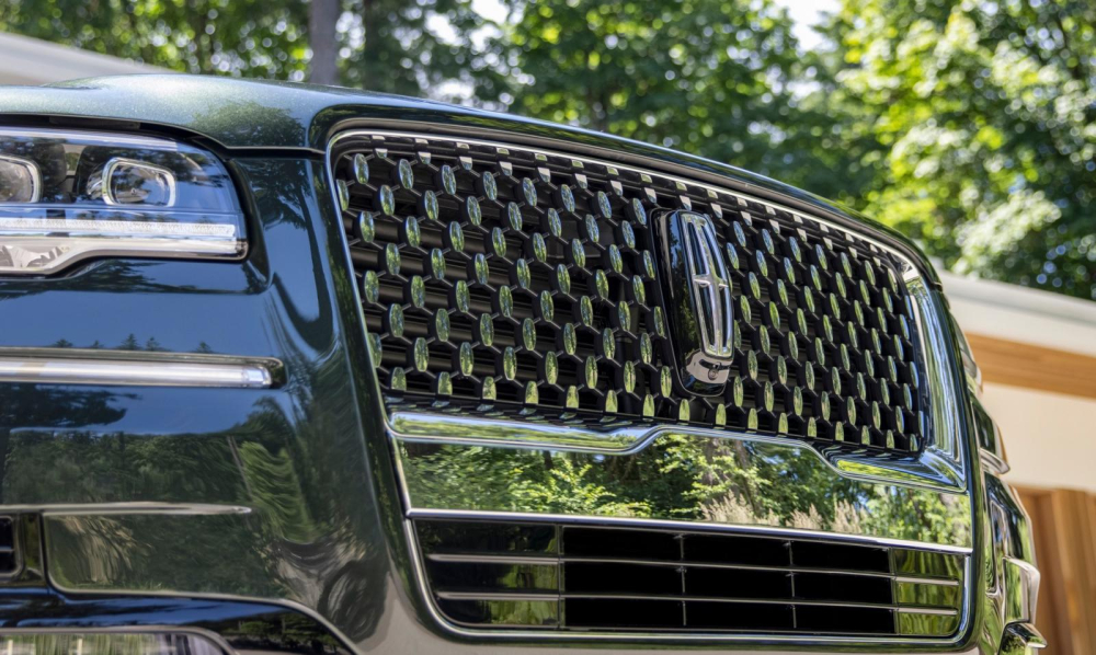Lưới tản nhiệt của Lincoln Navigator 2022