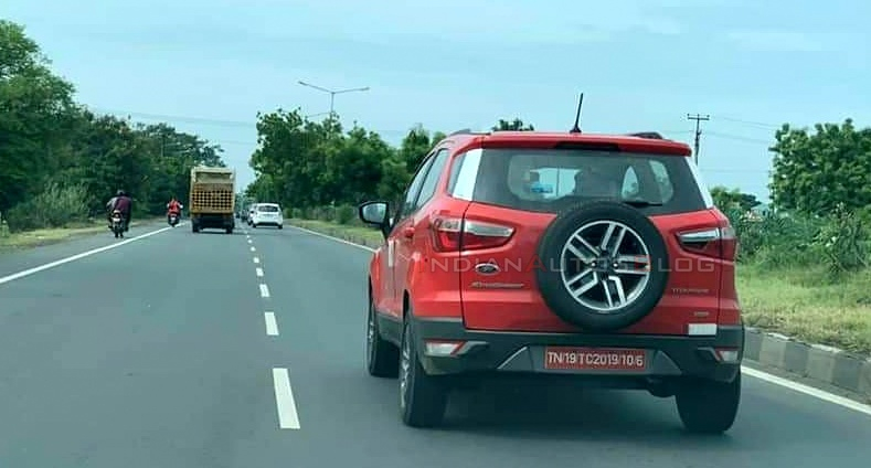 Ford EcoSport 2022 tại Ấn Độ vẫn c&oacute; lốp dự ph&ograve;ng ph&iacute;a sau