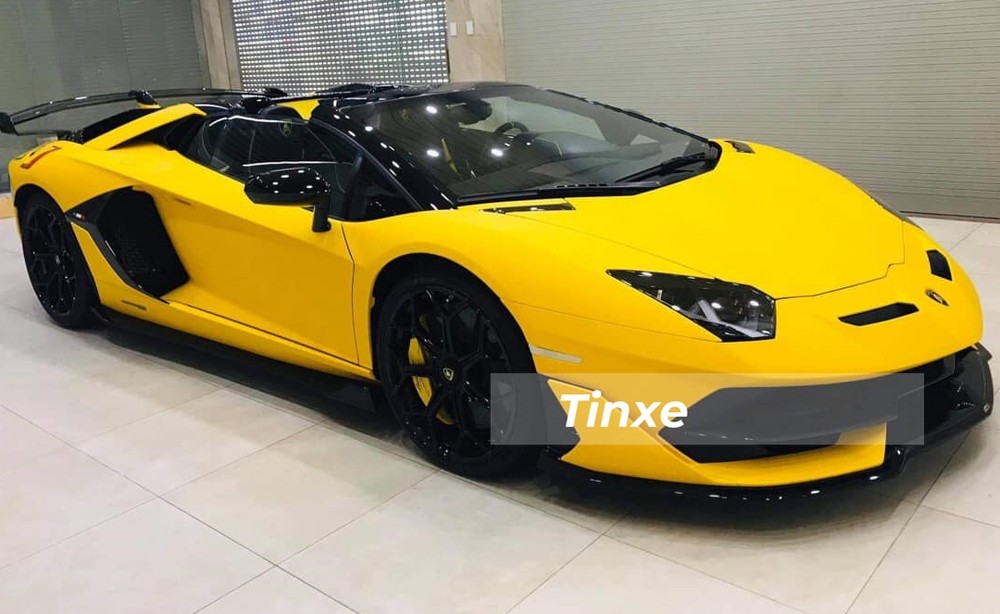 H&igrave;nh ảnh chiếc si&ecirc;u xe mui trần Lamborghini Aventador SVJ Roadster l&uacute;c mới về nước