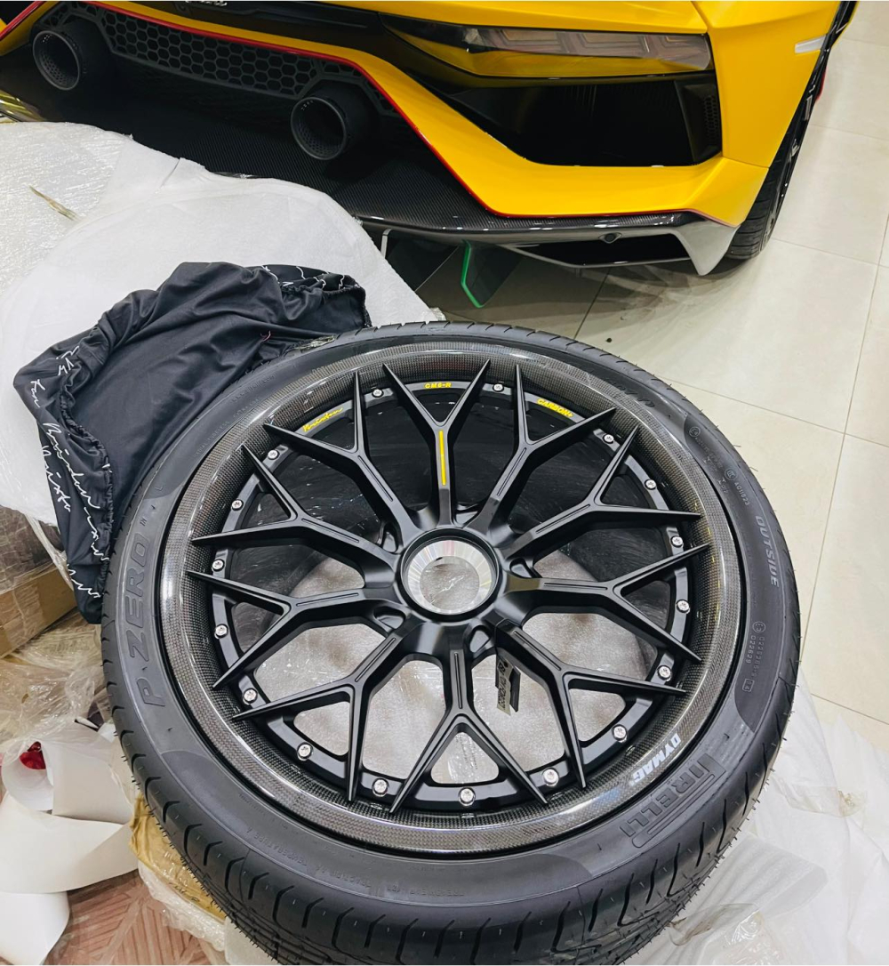 C&ograve;n đ&acirc;y l&agrave; bộ m&acirc;m Dymag với khung m&acirc;m bằng carbon