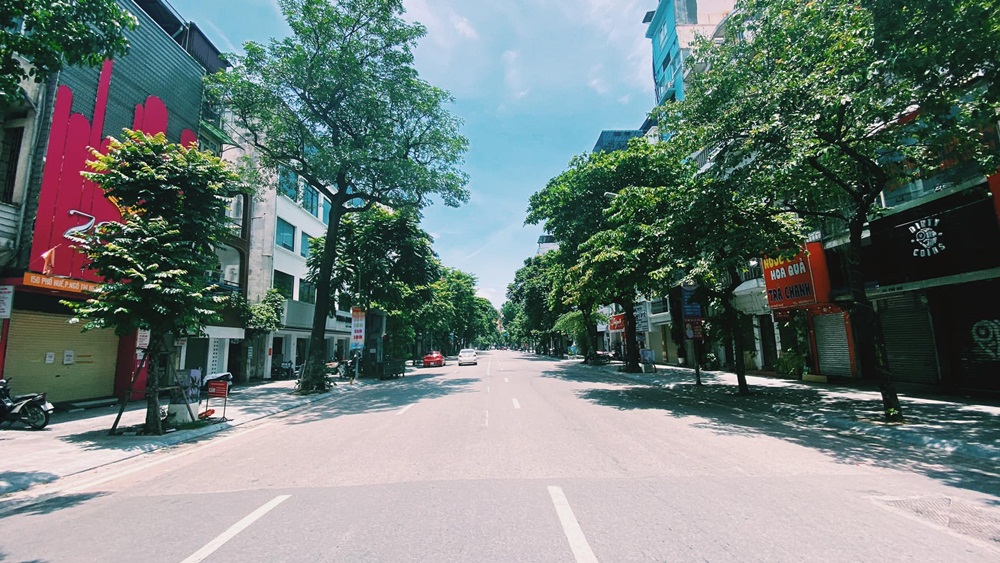 H&agrave; Nội trong những ng&agrave;y thực hiện gi&atilde;n c&aacute;ch x&atilde; hội theo Chỉ thị 16. 
