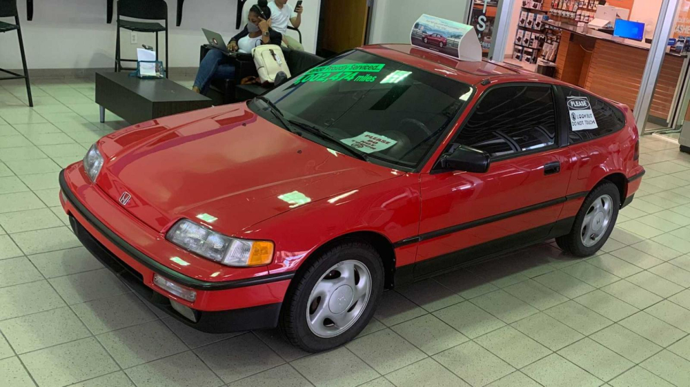 Chiếc Honda CRX Si này được sơn lại thành màu đỏ