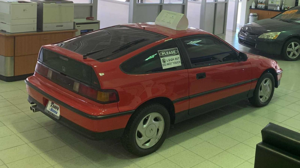 Ngoài nội thất, chiếc Honda CRX Si còn chưa từng thay động cơ và hộp số