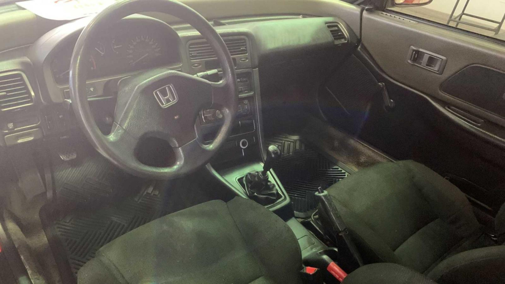 Nội thất của chiếc Honda CRX Si vẫn nguyên bản như lúc xuất xưởng