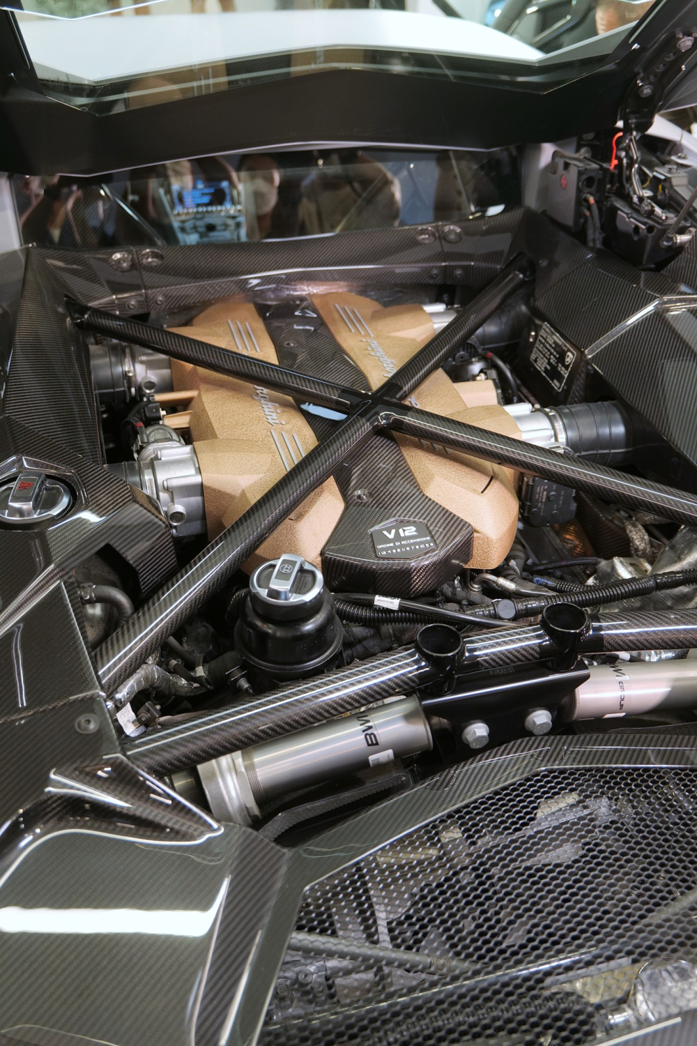 Khối động cơ V12, dung tích 6.5 lít của Lamborghini Aventador LP780-4 Ultimae có công suất 769 mã lực, cao hơn 10 mã lực so với Aventador SVJ Khối động cơ V12, dung tích 6.5 lít của Lamborghini Aventador LP780-4 Ultimae có công suất 769 mã lực, cao hơn 10 mã lực so với Aventador SVJ