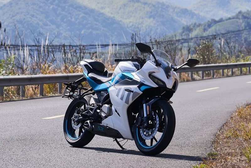 Xe được trang bị thêm gắp đơn, cánh gió Winglets so với phiên bản cũ Xe được trang bị thêm gắp đơn, cánh gió Winglets so với phiên bản cũ