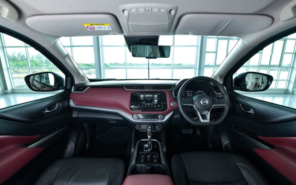 Tổng thể nội thất của Nissan Terra 2021.
