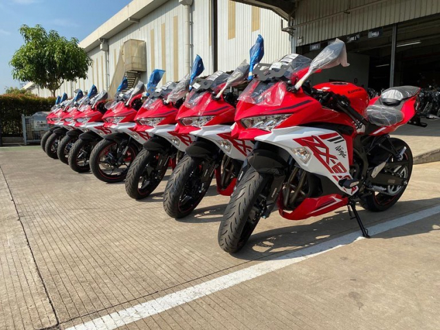 Kawasaki ZX-25R 2021 hé lộ ảnh thực tế phiên bản đỏ trắng