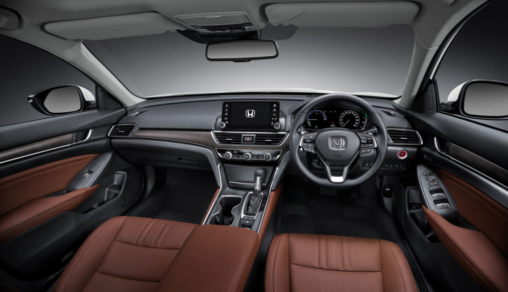 Màn hình hiển thị thông tin kính lái chỉ có ở Honda Accord 2022 bản cao cấp nhất