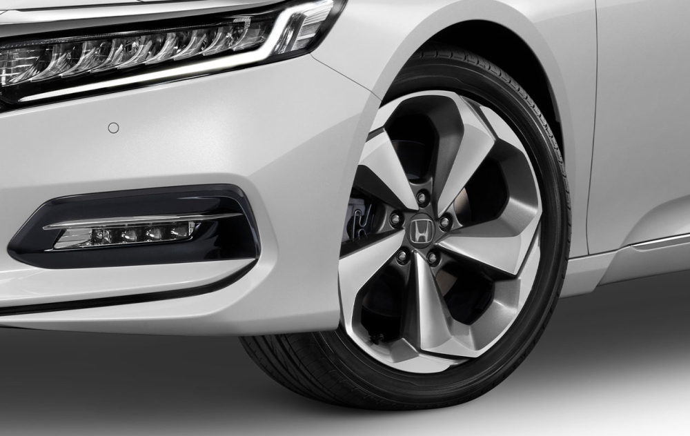 Honda Accord 2022 bản e:HEV dùng vành 18 inch