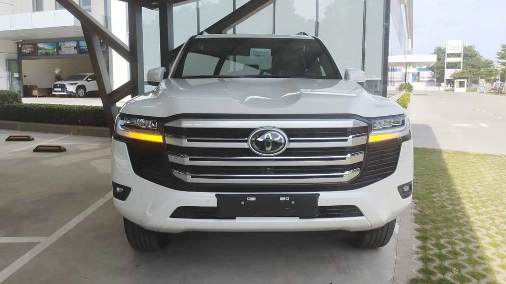 Toyota Land Cruiser 2022 chính hãng đầu tiên về Phú Thọ