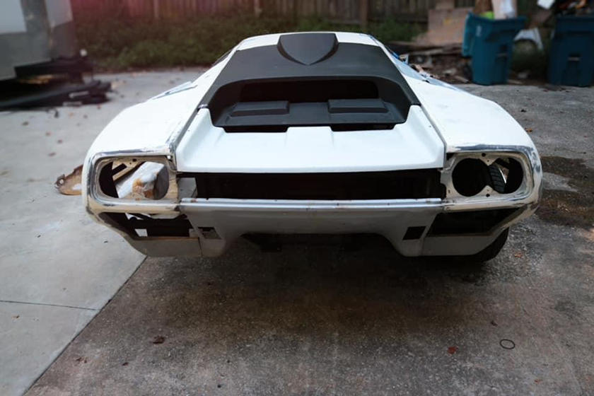 Nếu mua chiếc Lamborghini Diablo nhái này, chủ mới sẽ phải tốn thêm nhiều tiền và thời gian để hoàn thiện xe
