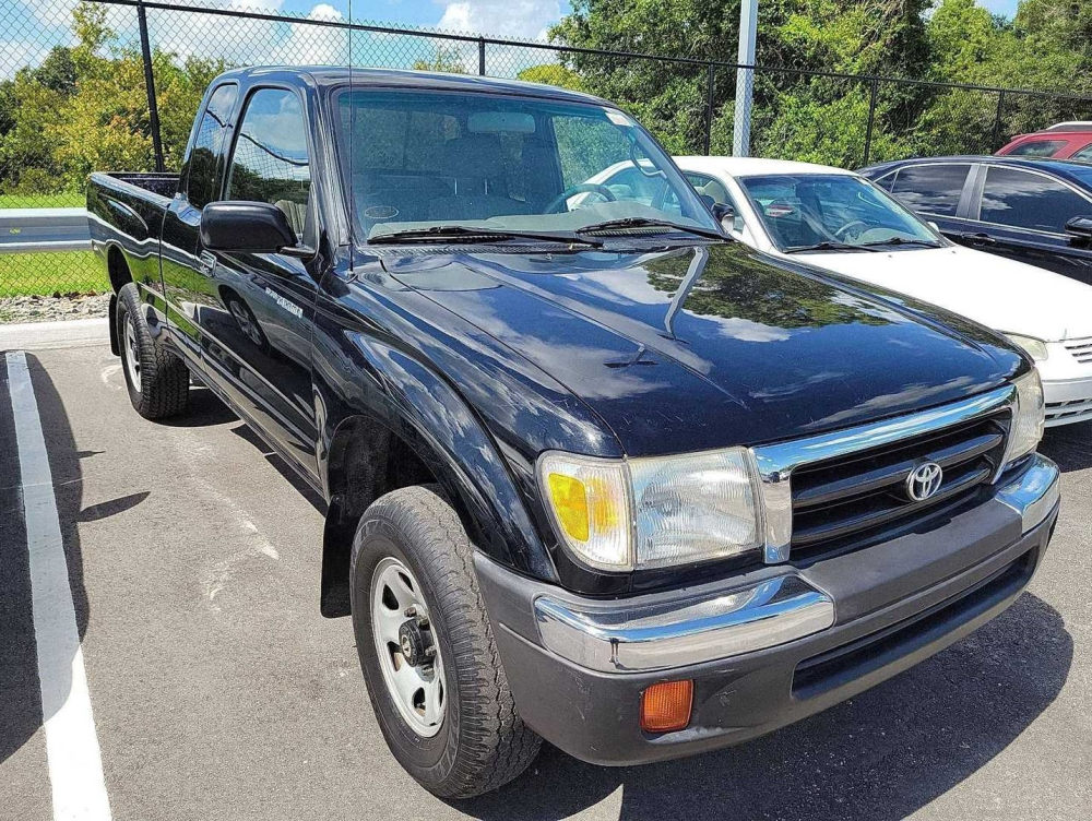 Chiếc Toyota Tacoma XtraCab đời 1998 được đấu giá trực tuyến