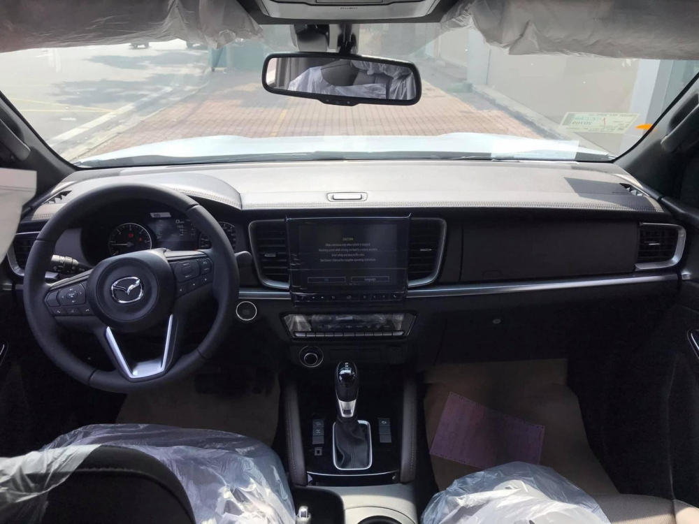 Tổng thể nội thất của Mazda BT-50 2021.