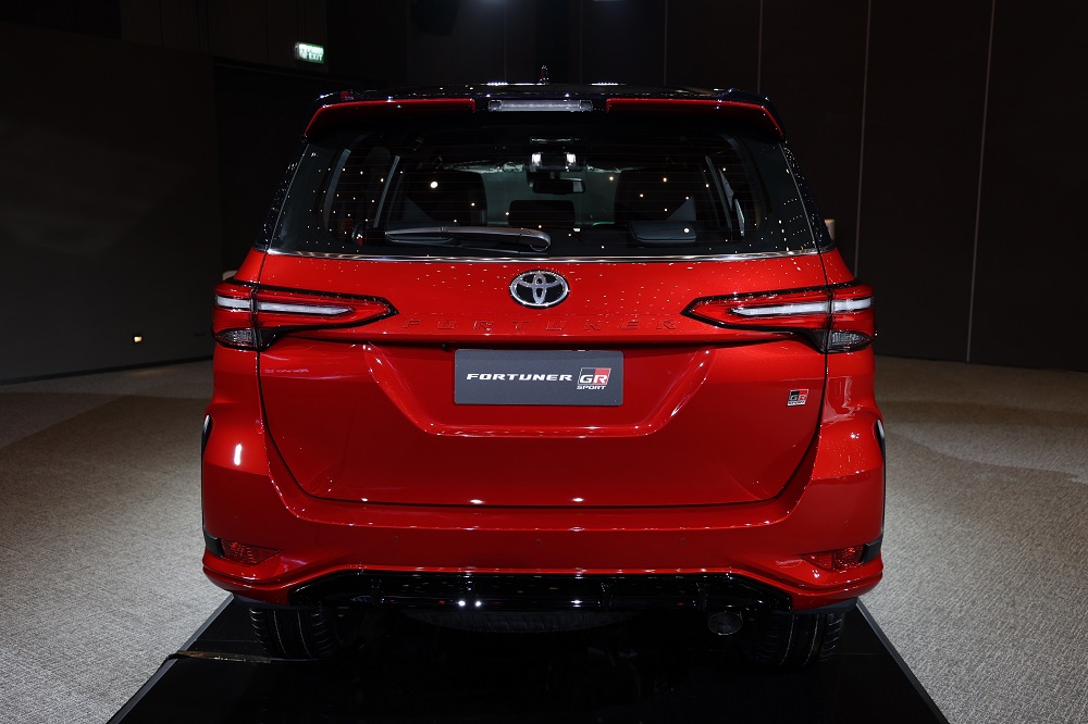 Thiết kế đằng sau của Toyota Fortuner GR Sport 2021 Thiết kế đằng sau của Toyota Fortuner GR Sport 2021