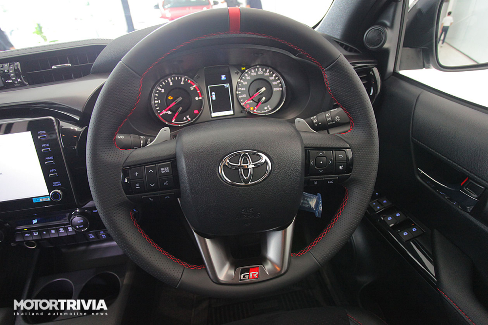 Vô lăng của Toyota Hilux GR Sport 2021