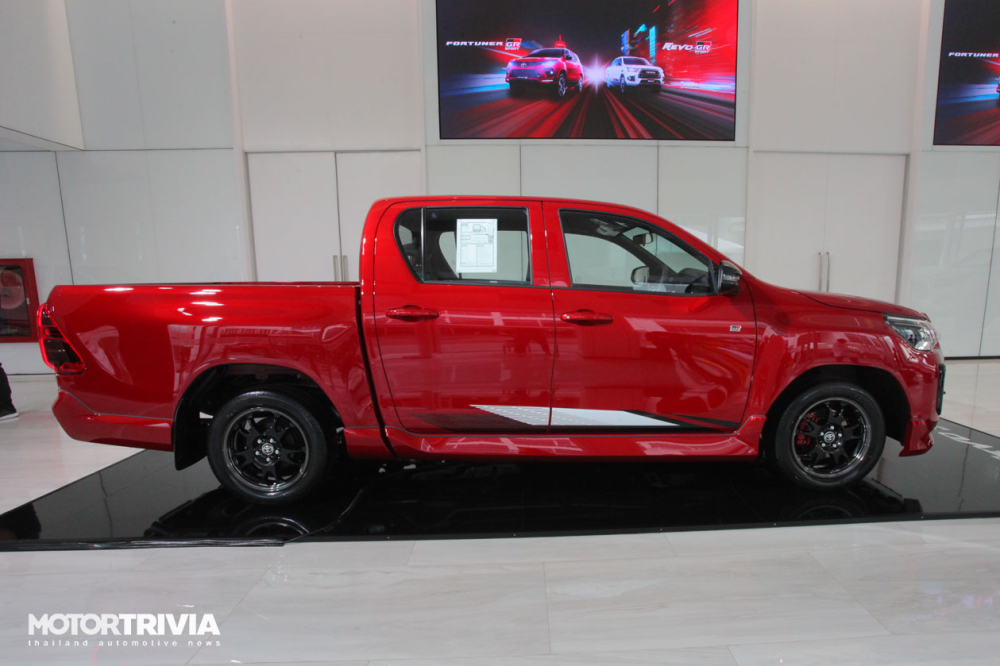 Toyota Hilux GR Sport 2021 gầm thấp có chiều cao gầm giảm 23 mm so với bản gầm cao