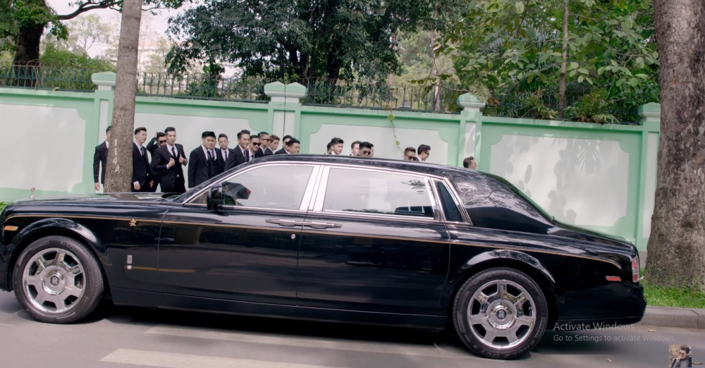 Chiếc xe Rolls-Royce Phantom bản rồng xuất hiện trong 1 sản phẩm ca nhạc của Đàm Vĩnh Hưng