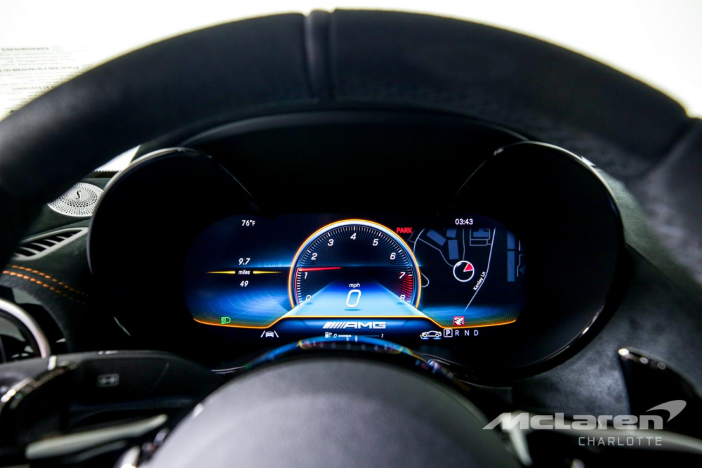 Tốc độ tối đa của xe là 325 km/h
