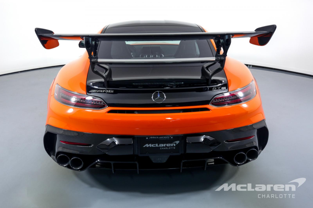 Nếu về nước, siêu xe Mercedes-AMG GT Black Series này ước tính có giá lăn bánh rẻ nhất là trên 38 tỷ đồng