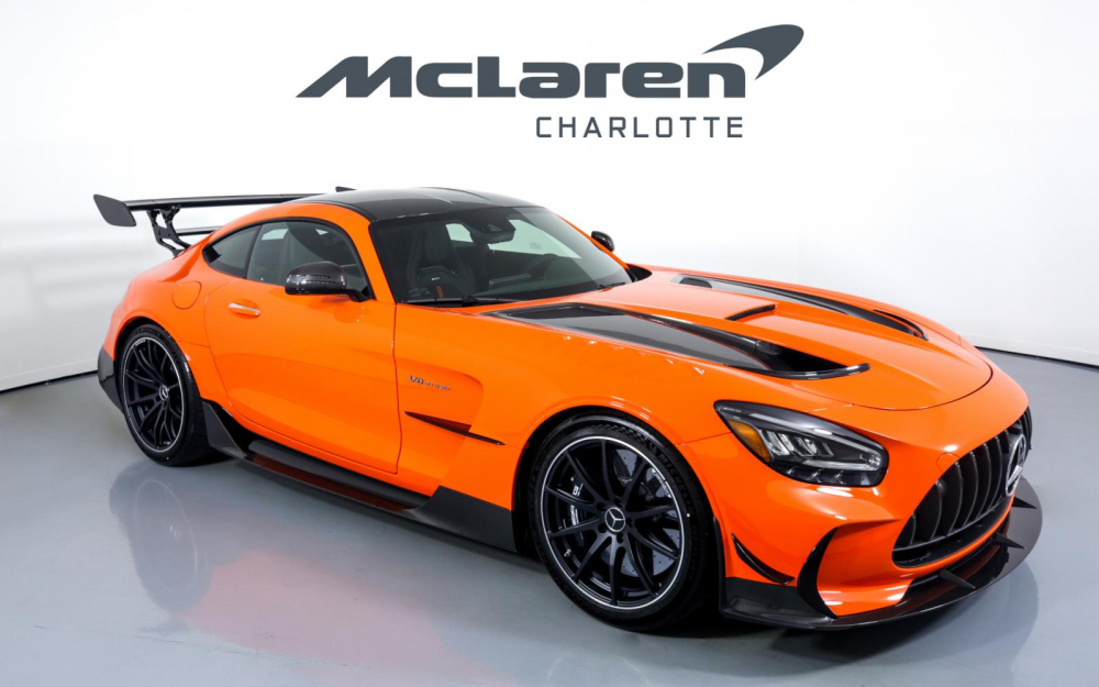 Giá bán này tăng gần 460.000 đô la so với giá khởi điểm của siêu xe Mercedes-AMG GT Black Series