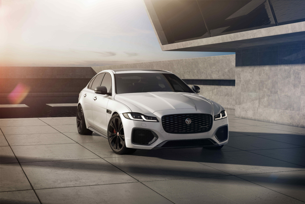Jaguar XF R-Dynamic Black ch&iacute;nh thức được c&ocirc;ng bố gi&aacute; b&aacute;n tại Việt Nam.
