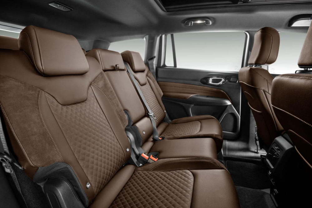 Hàng ghế thứ 2 của Jeep Commander