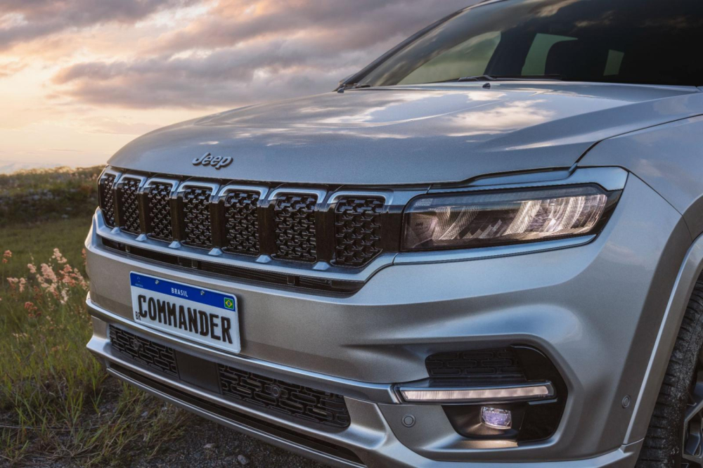Cận cảnh đầu xe của Jeep Commander