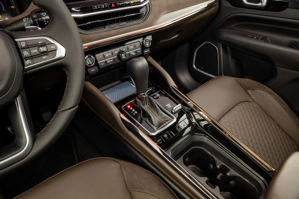 Jeep Commander có sạc điện thoại thông minh không dây