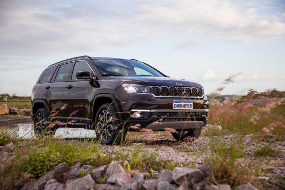 Jeep Commander bản Limited dùng vành 18 inch
