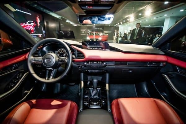 Nội thất b&ecirc;n trong Mazda3 hướng tới sự tối giản nhưng đầy đủ tiện nghi.