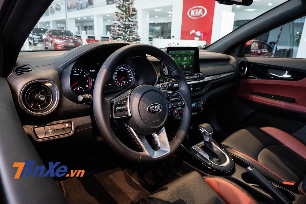 Nội thất KIA Cerato bắt mắt với nhiều tiện nghi.
