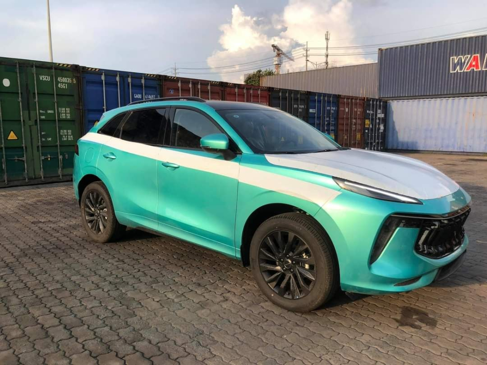H&igrave;nh ảnh của chiếc Dongfeng Fengxing T5 EVO được cho l&agrave; chụp tại cảng ở Việt Nam