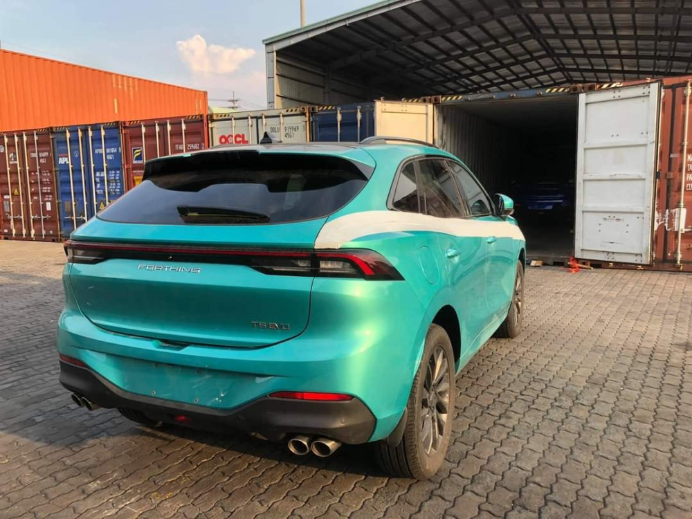 Dongfeng Fengxing T5 EVO nh&igrave;n từ ph&iacute;a sau