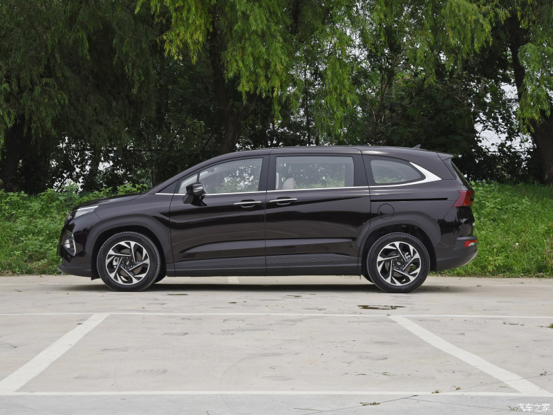 Hyundai Custo 2021 c&oacute; k&iacute;ch thước nhỏ hơn Kia Carnival/Sedona