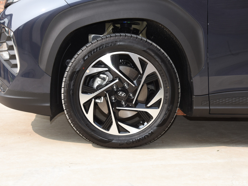 Bộ v&agrave;nh phối 2 m&agrave;u của Hyundai Custo 2021